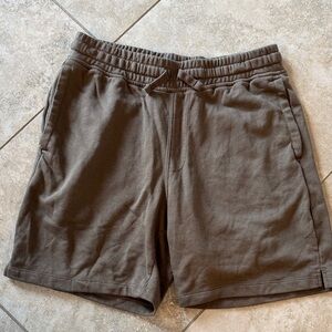Old Navy Men's Athletic Shorts in Dark Brown
